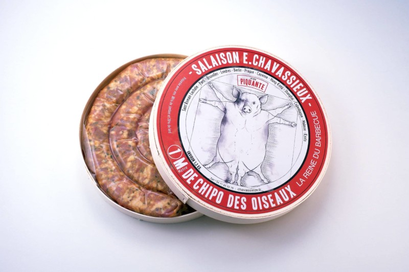 Emmanuel-Chavassieux-Salaison-Coutellerie-boutique-cuire-1m-boite-ouverte-saucisse-chipo-oiseaux