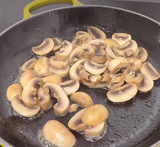 Faire rissoler les champignons