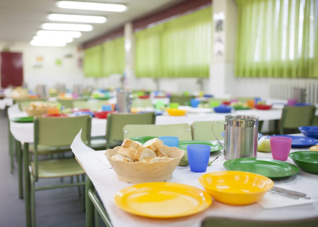 Le retour des couverts plastiques à l'école