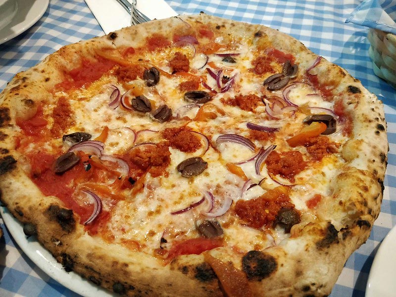 Pizza garnie de 'nduja